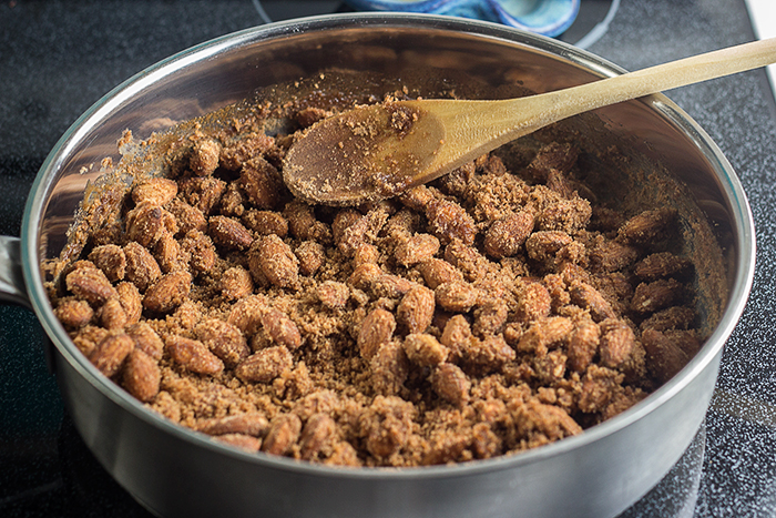 Gingerbread Candied Almonds (Gebrannte Mandeln) by the Kitchen Maus